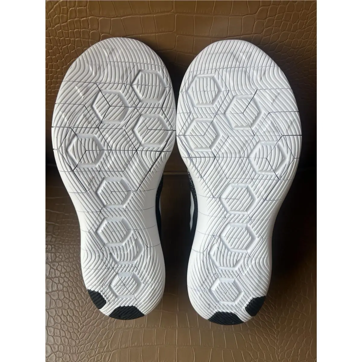 Nike shoes - Nike Flex Contact - Flex Contact - Black and White 3