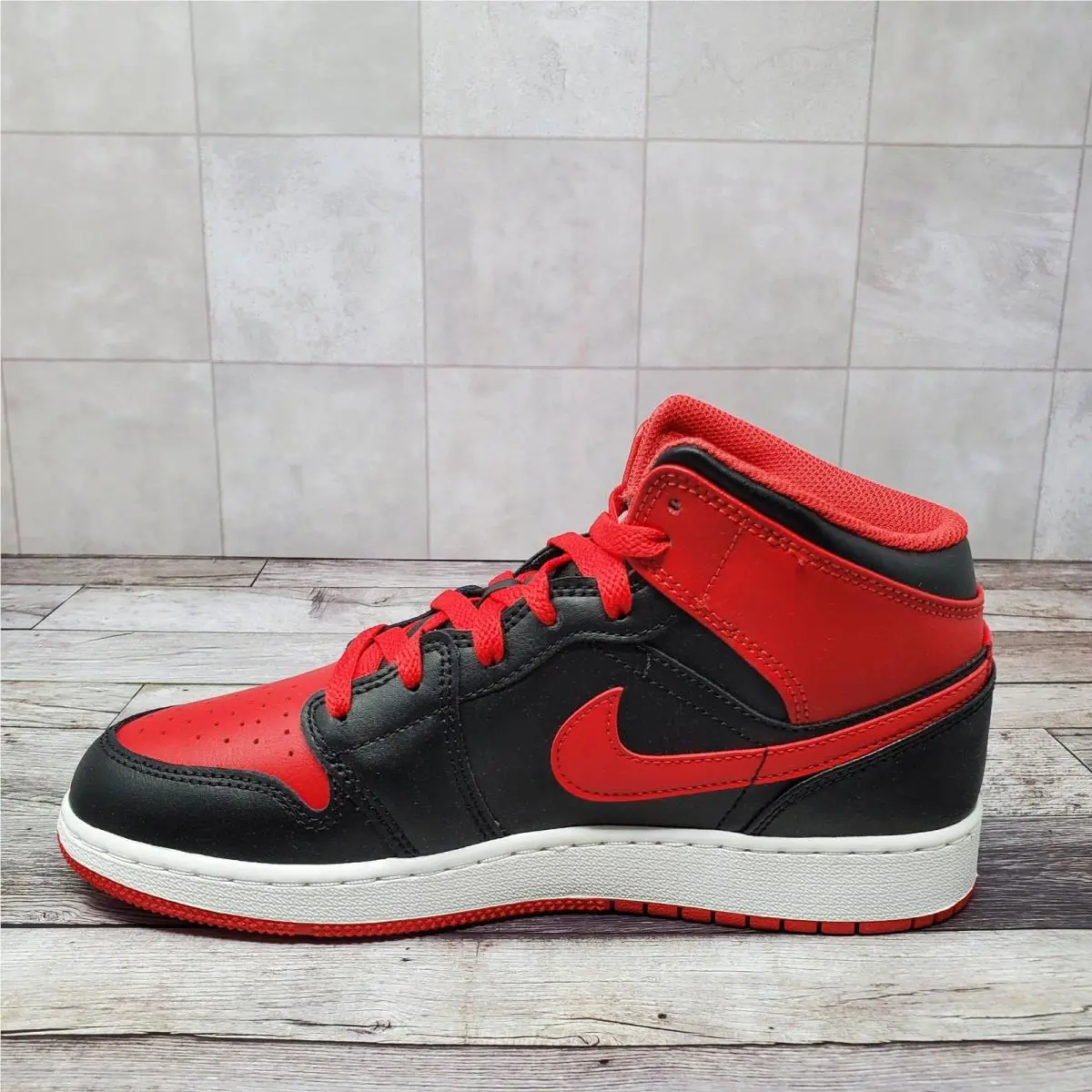 Nike shoes - Air Jordan 1 Mid GS - Red 7