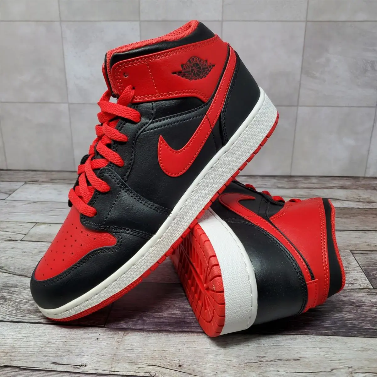 Nike Air Jordan 1 Mid GS Alternate Bred Black Fire Red Size 6.5Y DQ8423-060