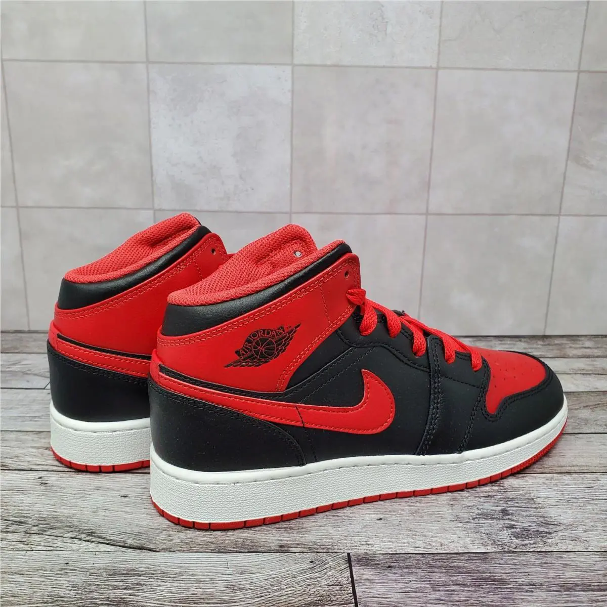 Nike shoes - Air Jordan 1 Mid GS - Red 5
