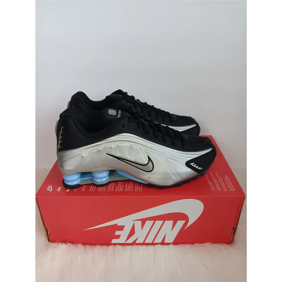 Nike Youth Shox R4 GS Metallic Silver Blue CW2626-004 Size 6.5Y Box No Lid