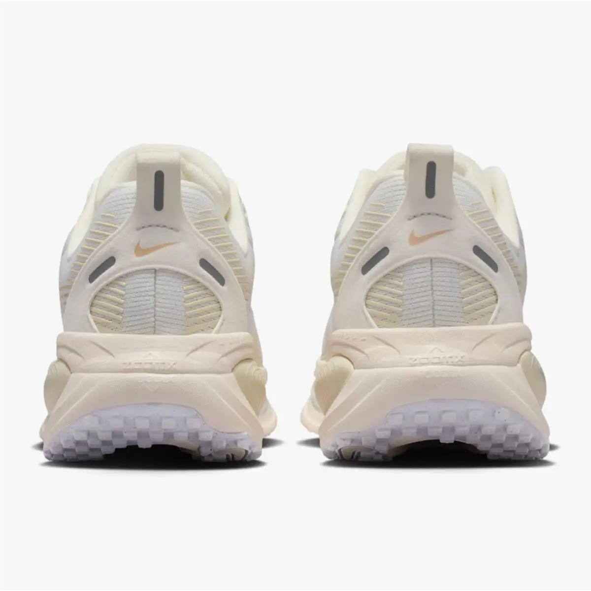 Nike shoes - Nike Vomero 18 ESS - Vomero ESS - IO9915 100 - Summit White/ White Chalk 4