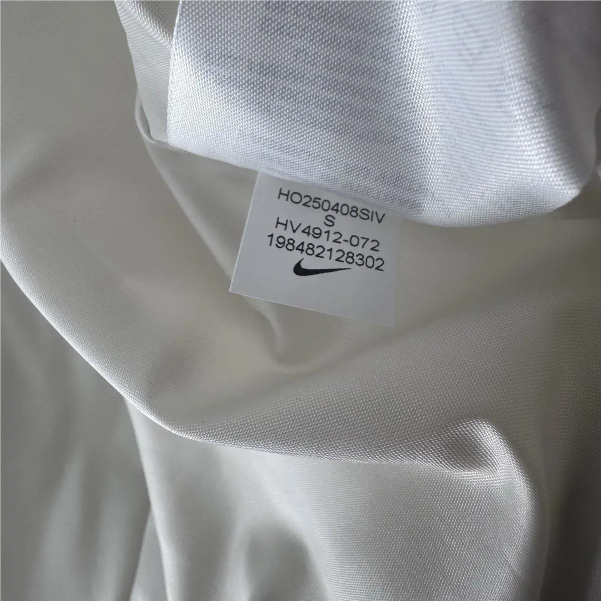 Nike clothing - Light Bone/White (UPC: 0198482128302) 4
