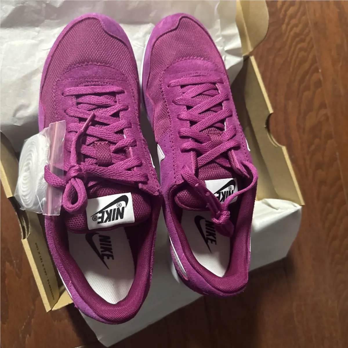 Women Nike SZ 9.5 Victoria NM 525322-600 White Pink Suede Running Shoes Sneakers