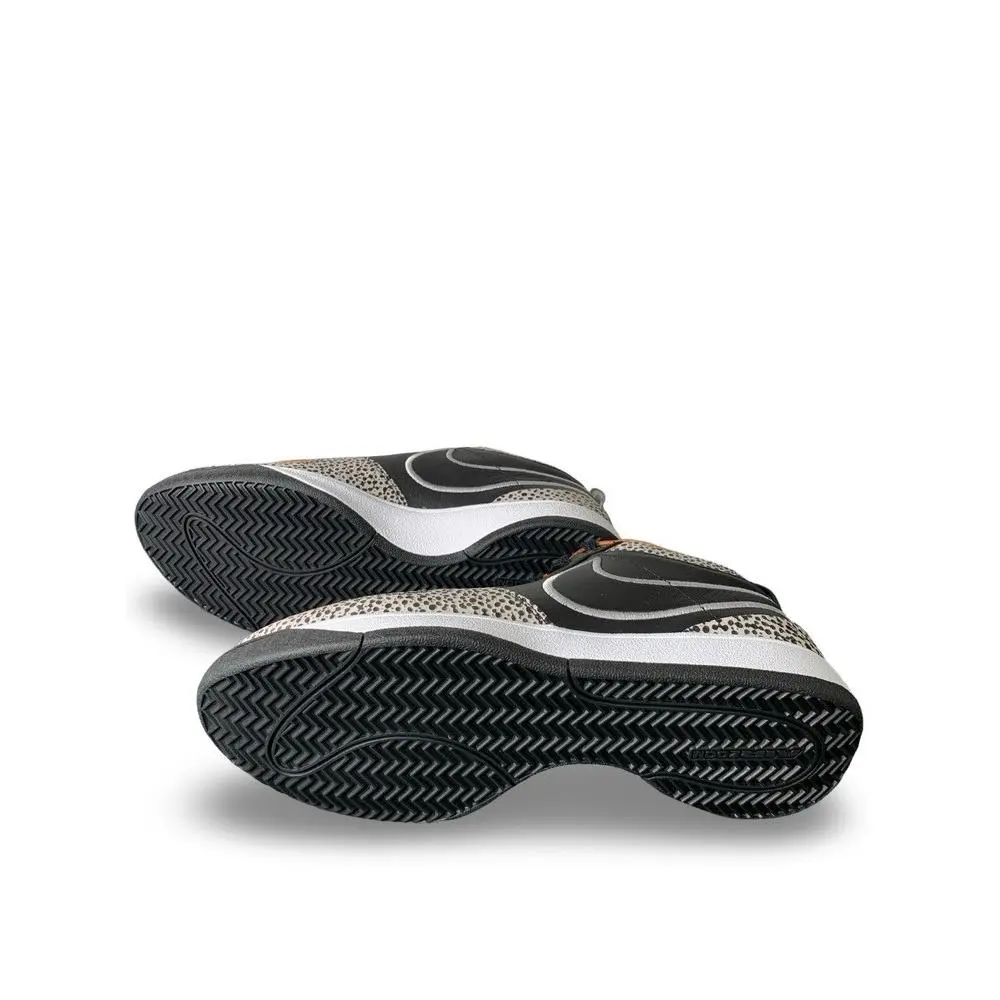 Nike shoes - Book 1 Safari 5