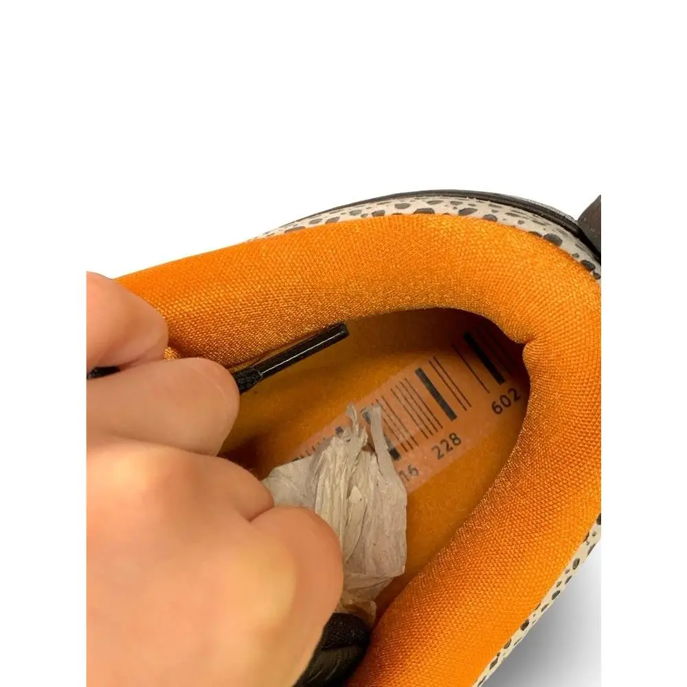 Nike shoes - Book 1 Safari 3