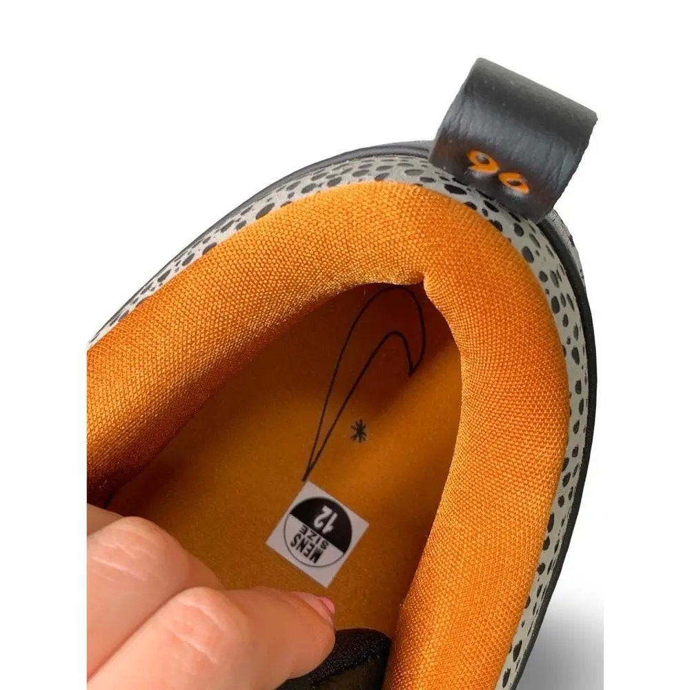 Nike shoes - Book 1 Safari 7