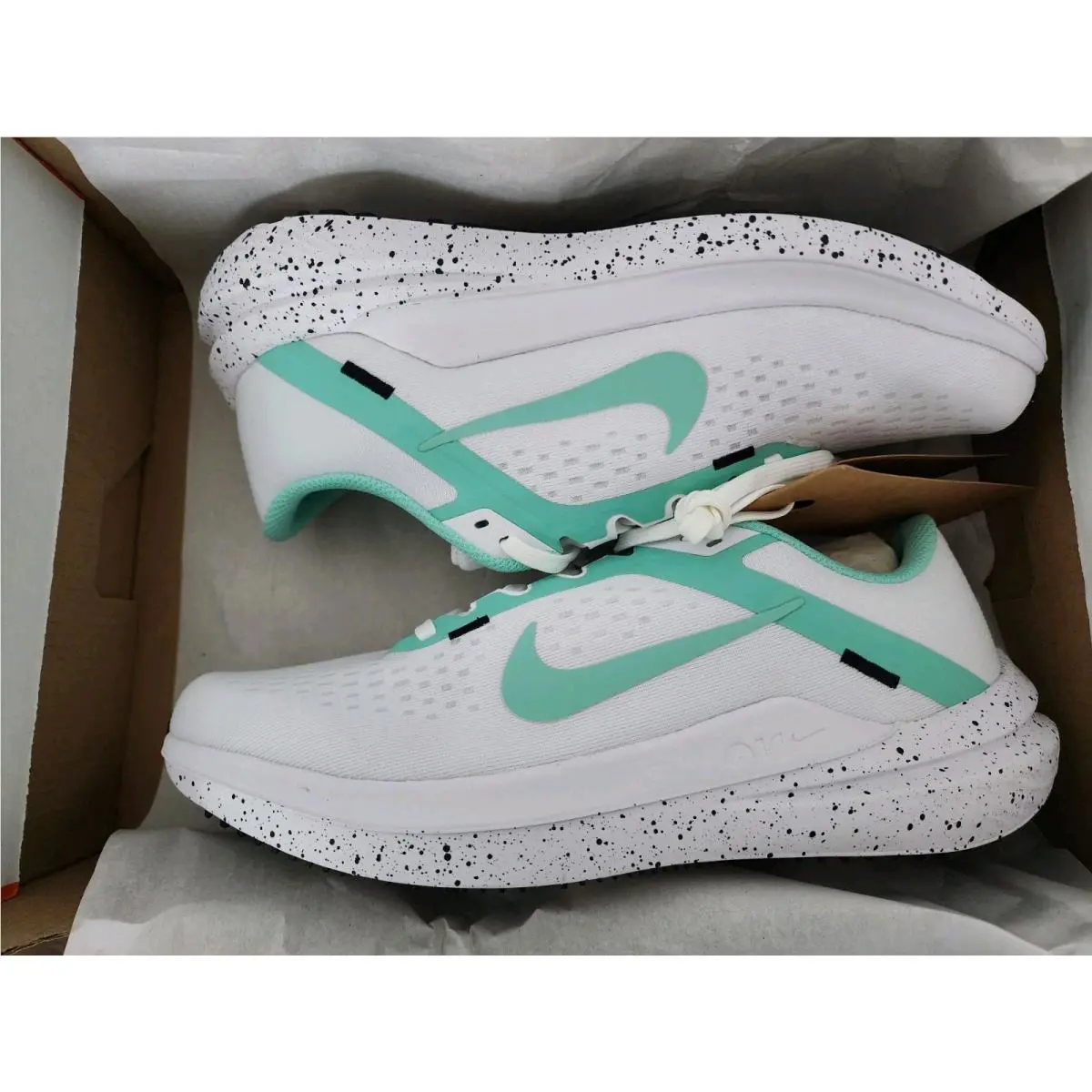 Nike Air Winflo 10 White/black/emerald Rise FN7106-100 Women Road Running Shoes