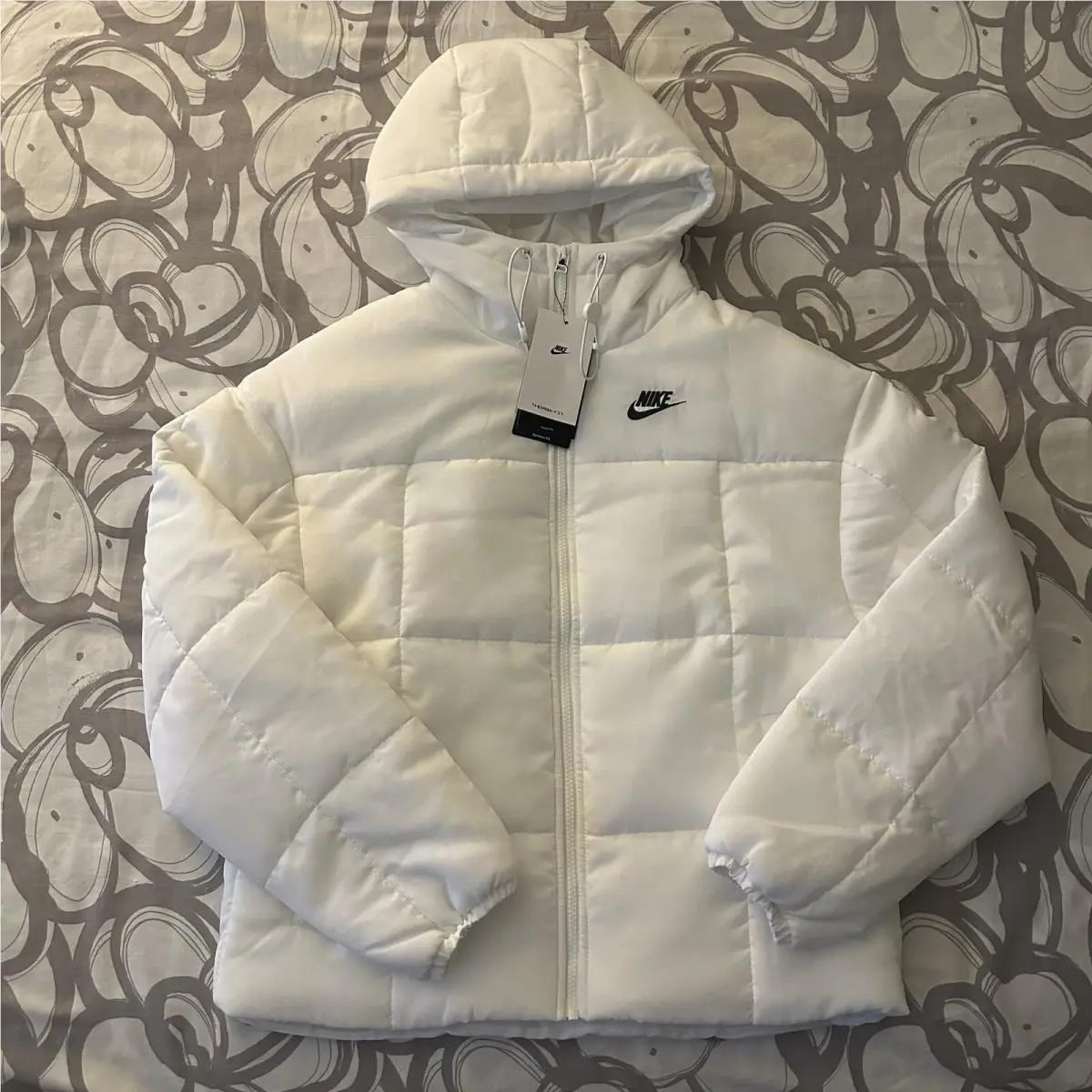 Nike Sportswear Classic Puffer Therma-fit White Jacket Womens Sz XS FB7672-100