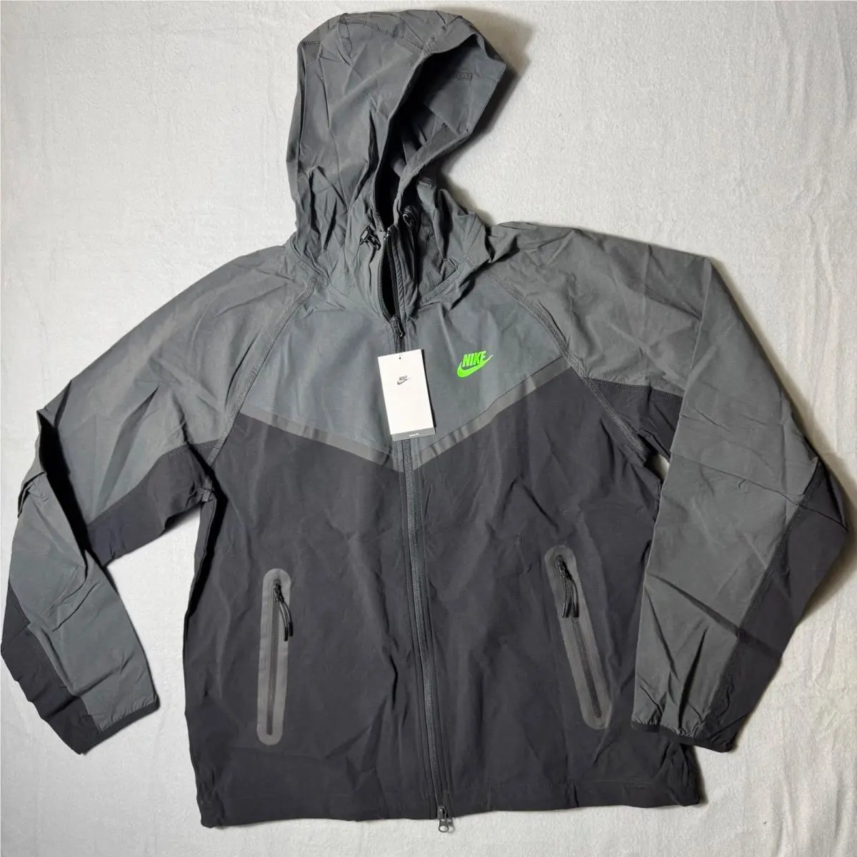 Nike Sportswear Windrunner Hooded Windbreaker Jacket Grey HM7151-013 Mens Medium