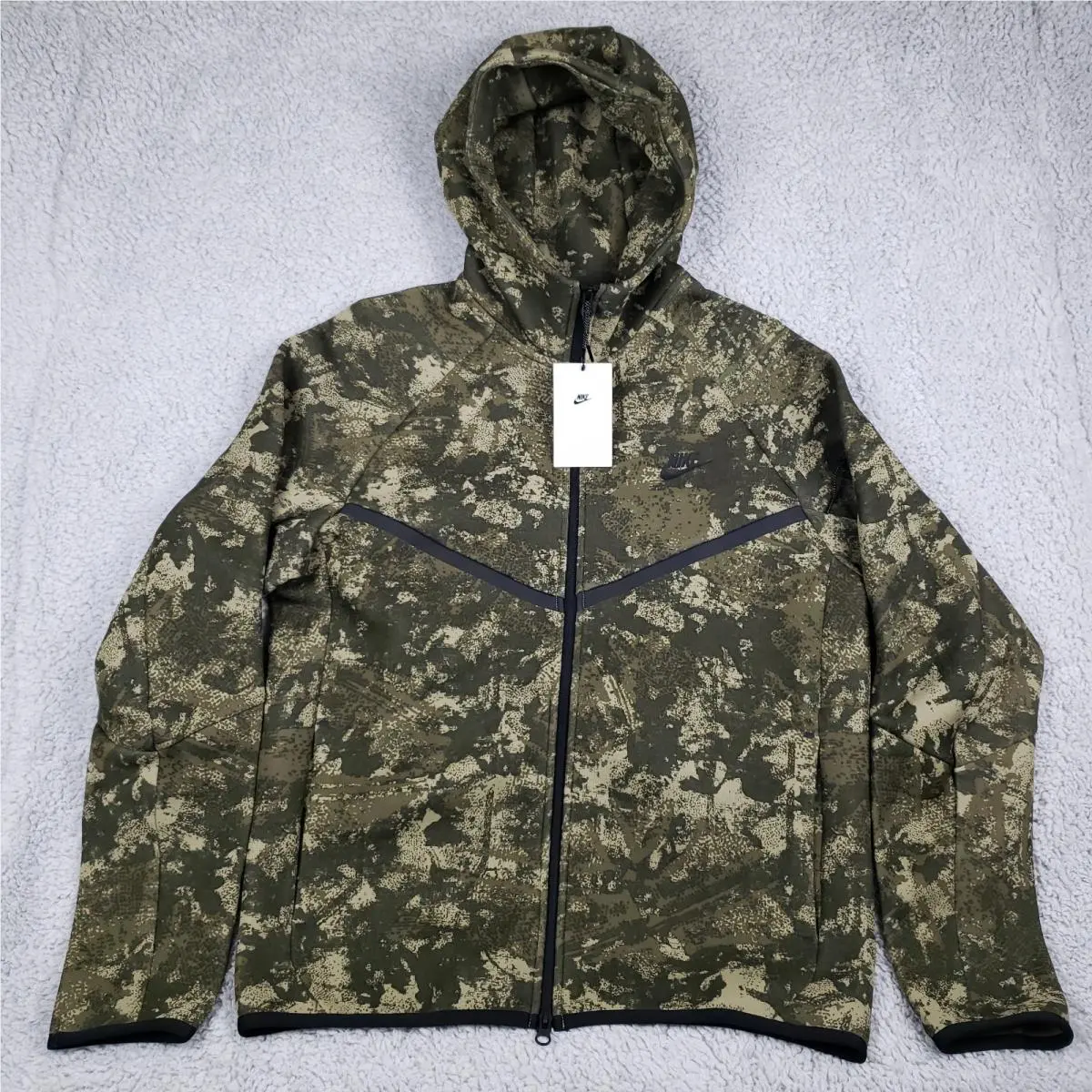 Nike Men`s Tech Fleece Windrunner Hoodie Men`s M Green Camo HV5055-276