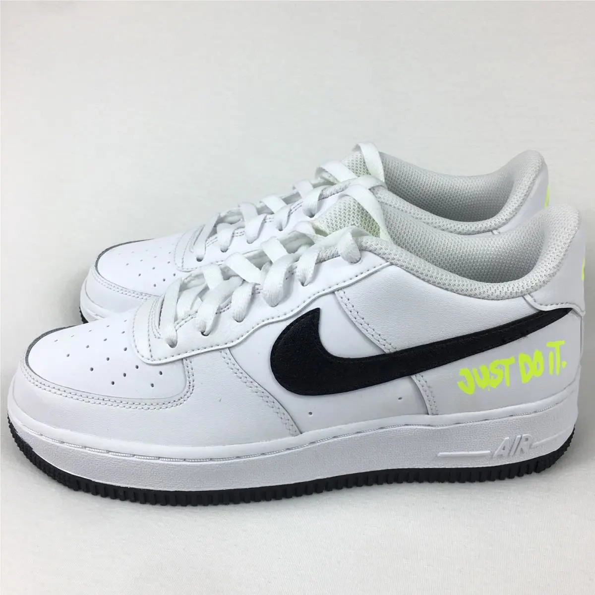 Nike Air Force 1 Low GS Sneakers White Black Volt Green DM3271-100 6Y Womens 7.5