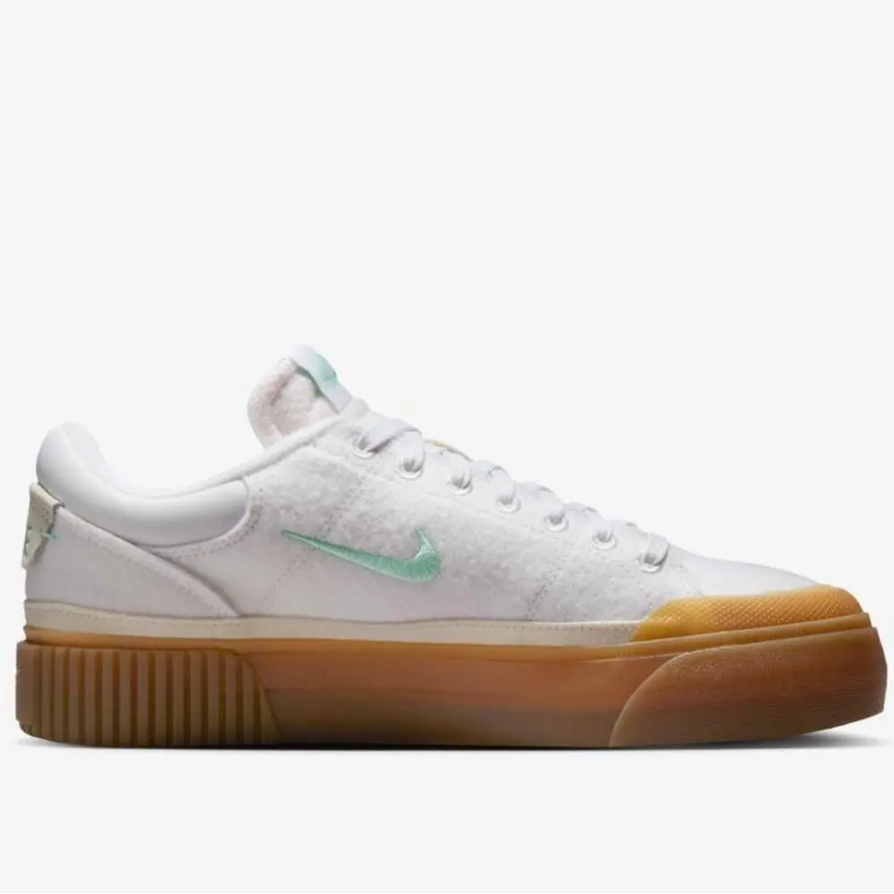 Nike shoes - White 2