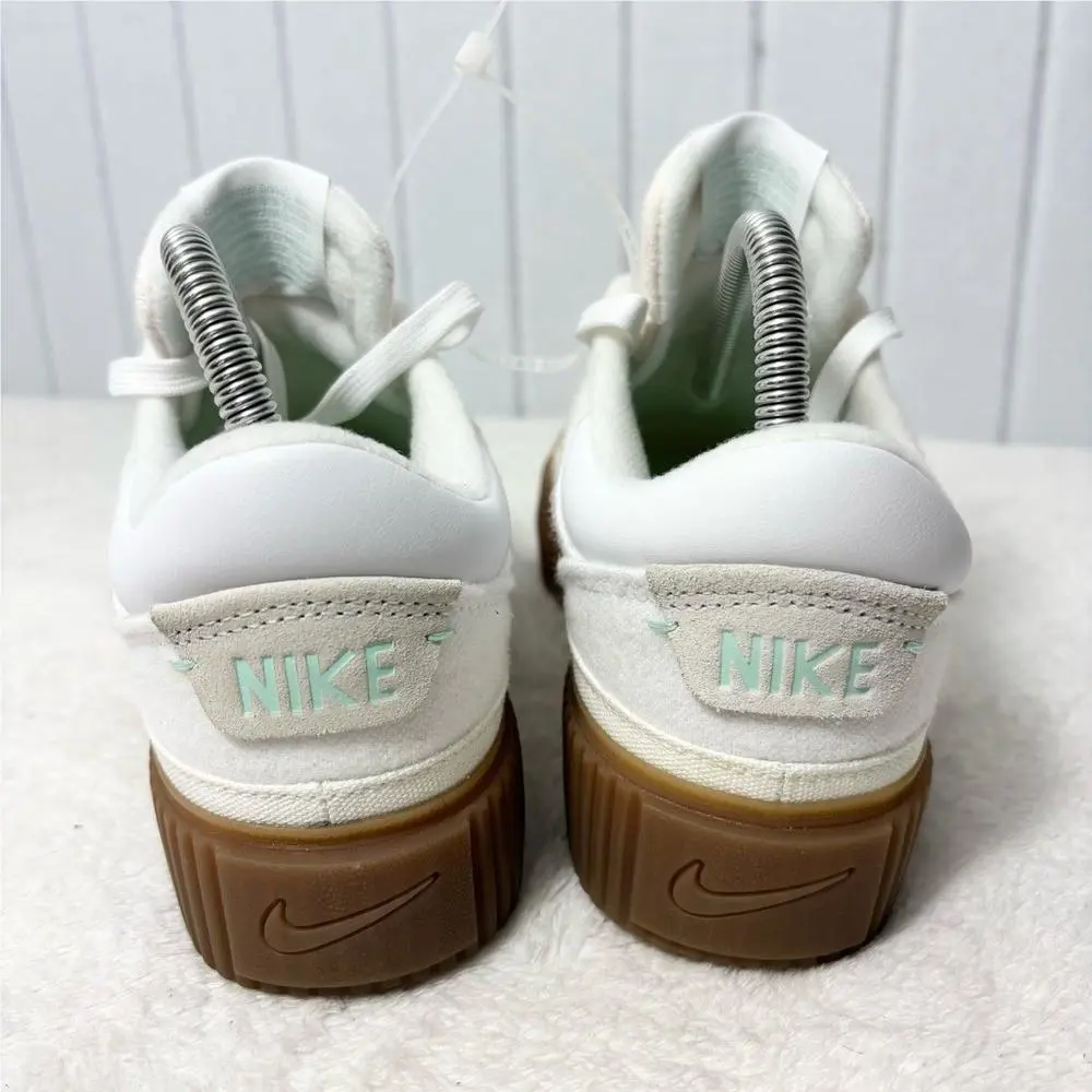 Nike shoes - White 3