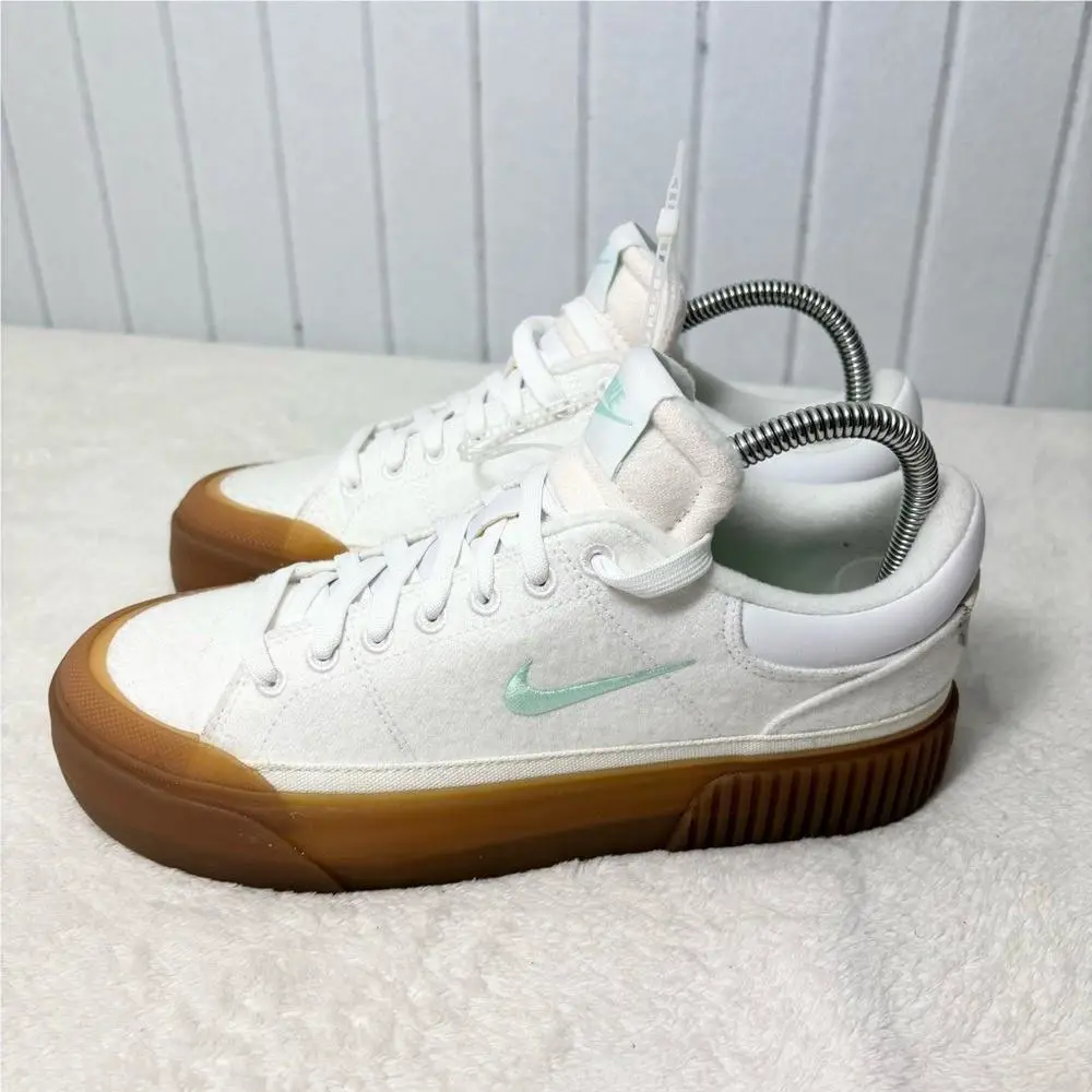 Nike shoes - White 4