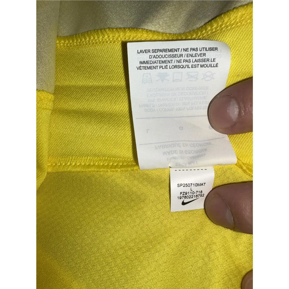 Nike clothing - NA - Yellow 4