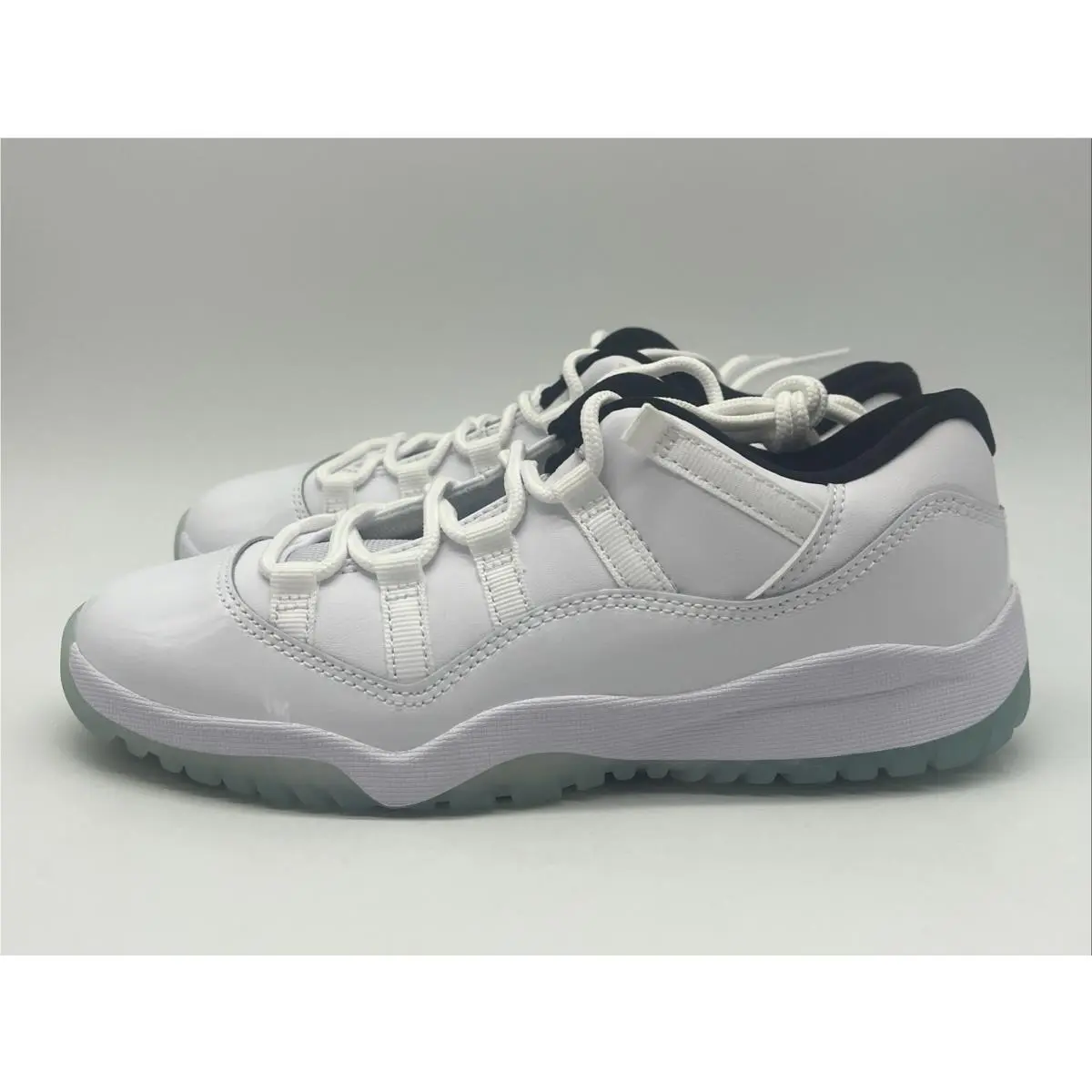 Nike shoes - Jordan 11 - White 0
