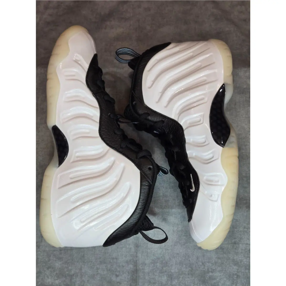 Nike shoes - White 3