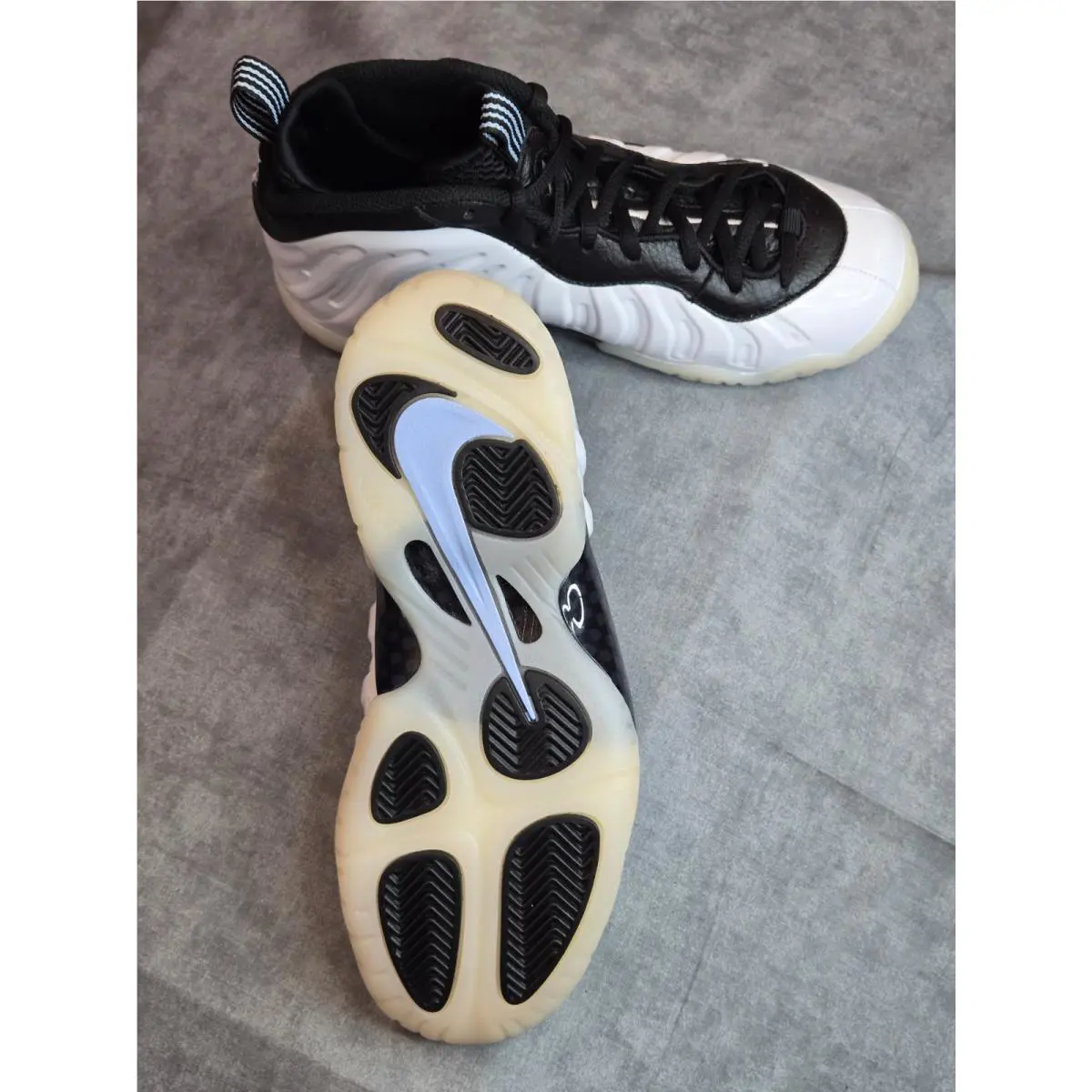 Nike shoes - White 4
