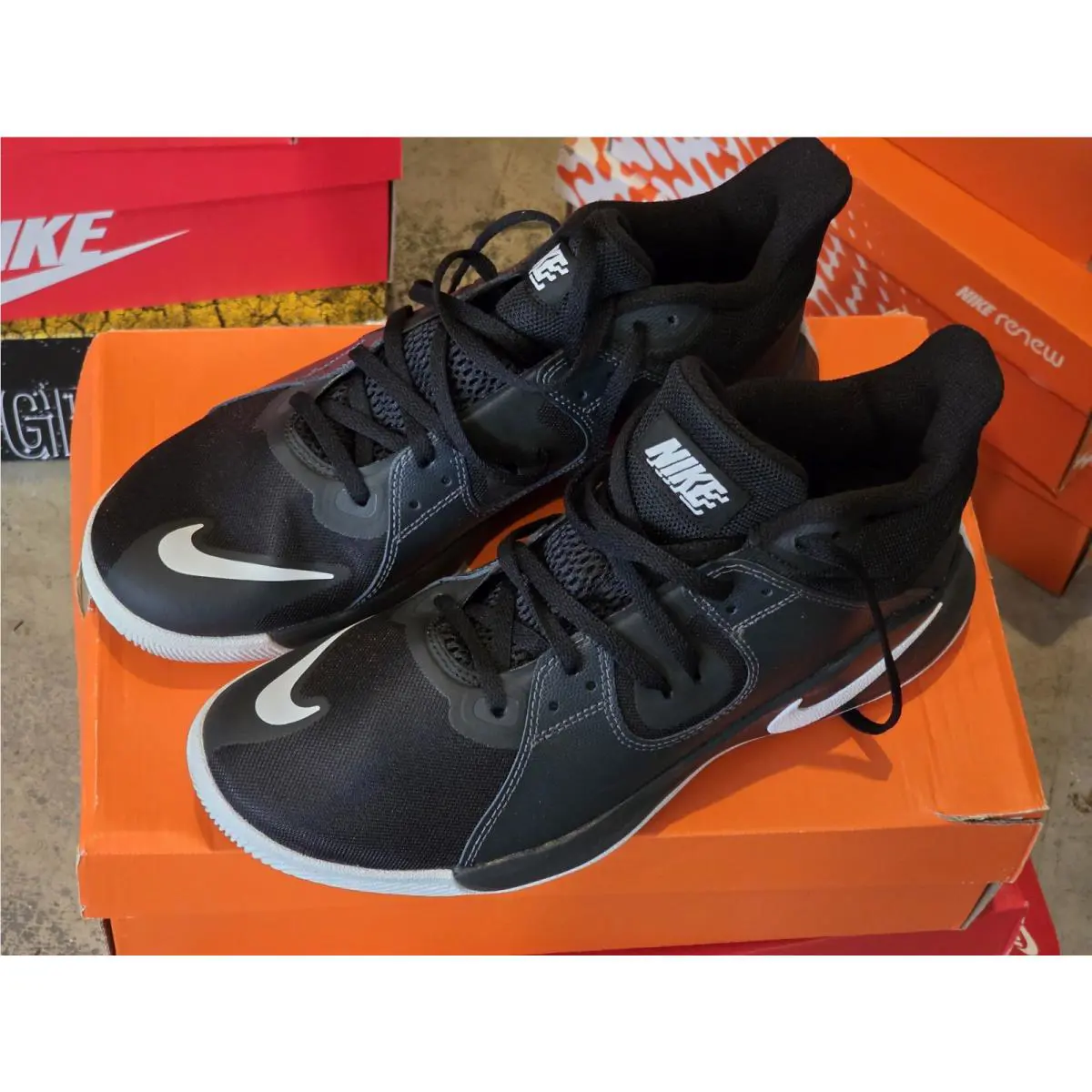 Size 9.5 - Nike Fly.by Mid Smoke Grey