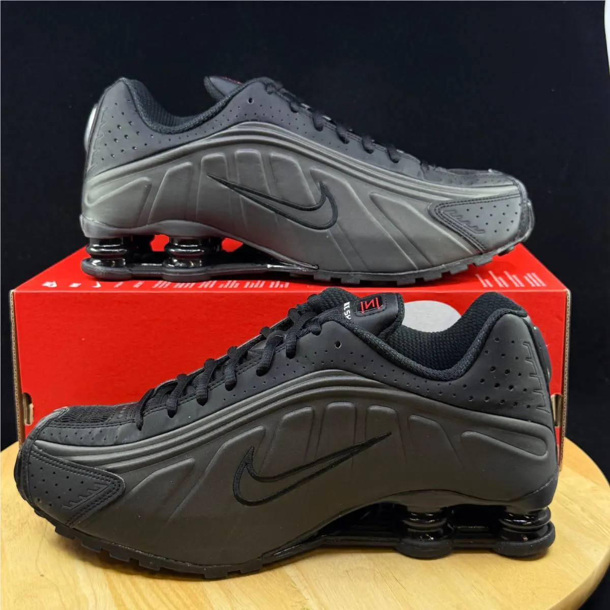Nike Shox R4 Shoes Triple Black HQ1988-001 Men`s Size 10.5