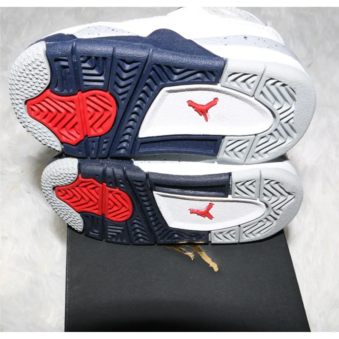 Nike shoes - Air Jordan 4 - Air - White 1