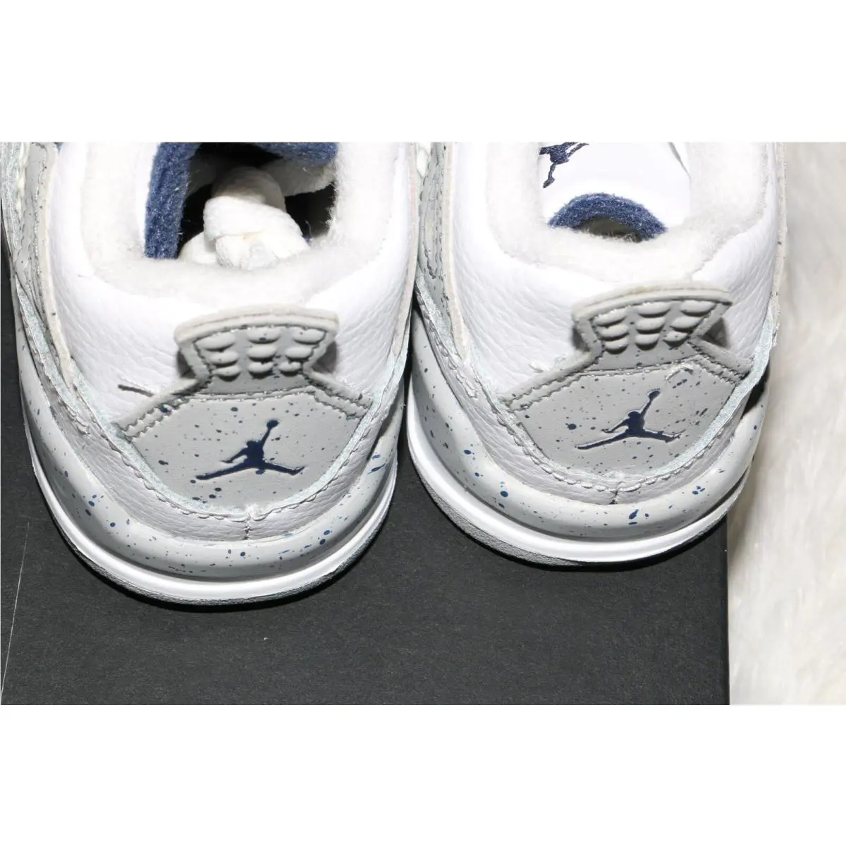 Nike shoes - Air Jordan 4 - Air - White 2