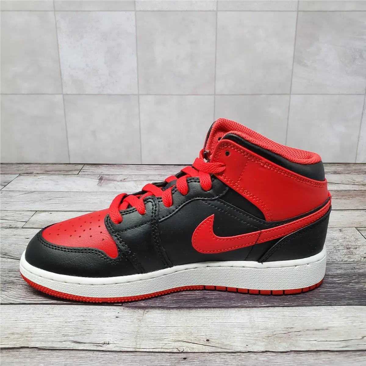Nike shoes - Air Jordan 1 Mid GS - Red 7