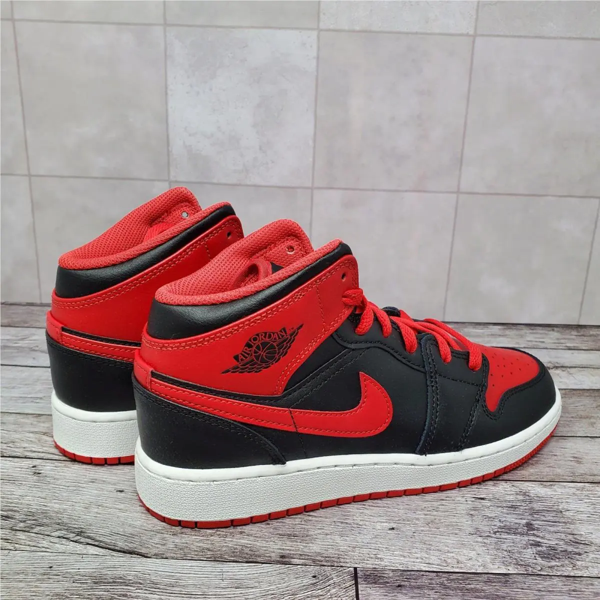 Nike shoes - Air Jordan 1 Mid GS - Red 5