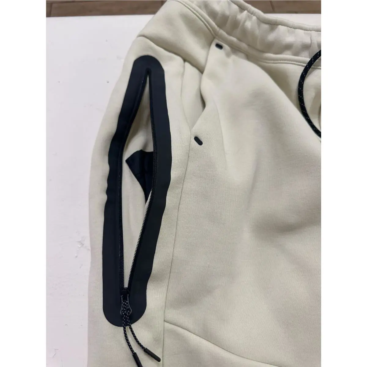Nike clothing - Cream 3