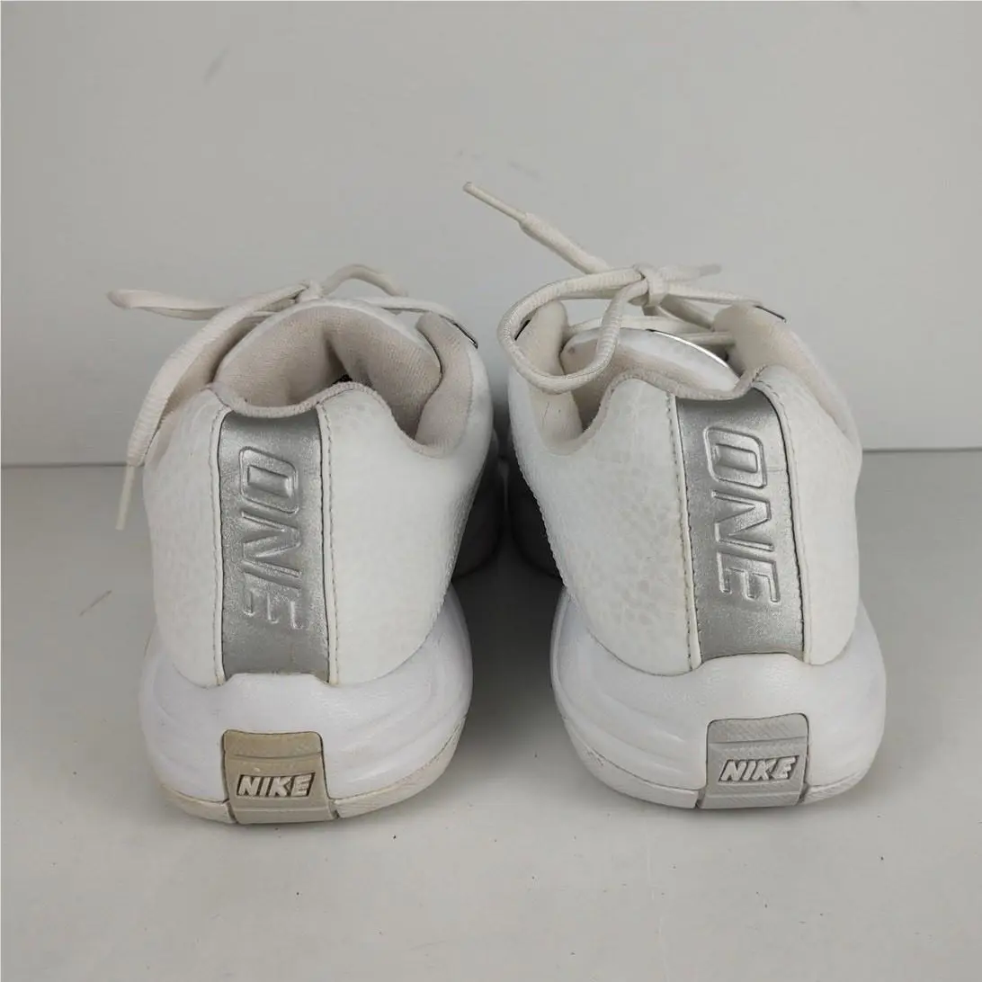 Nike shoes - White 2