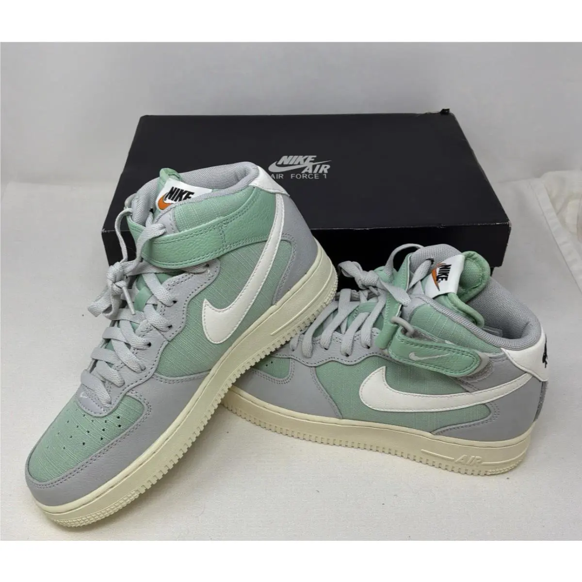 Nike Air Force 1 Mid `07 LX in Grey Fog and Enamel Green Size M7 / W 8.5