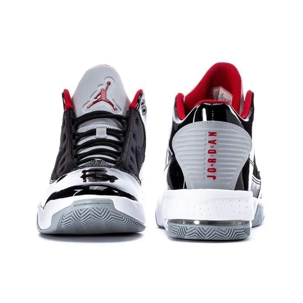 Nike shoes - Black & White (UPC: 194277270423) 1