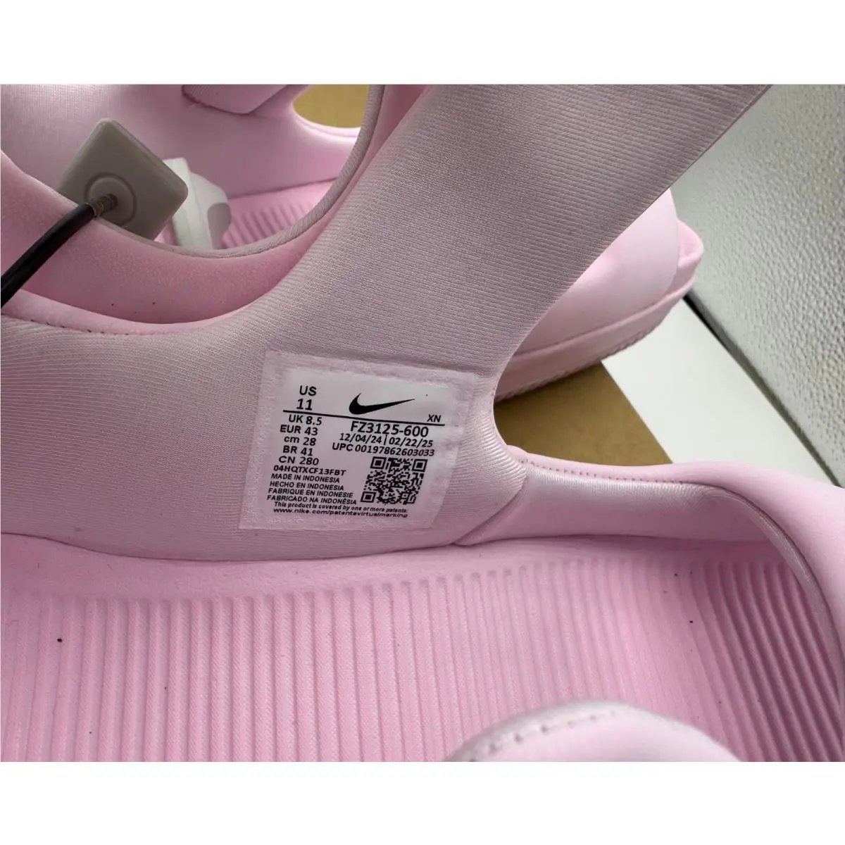 Nike shoes - Pink (UPC: 00197862603033) 3