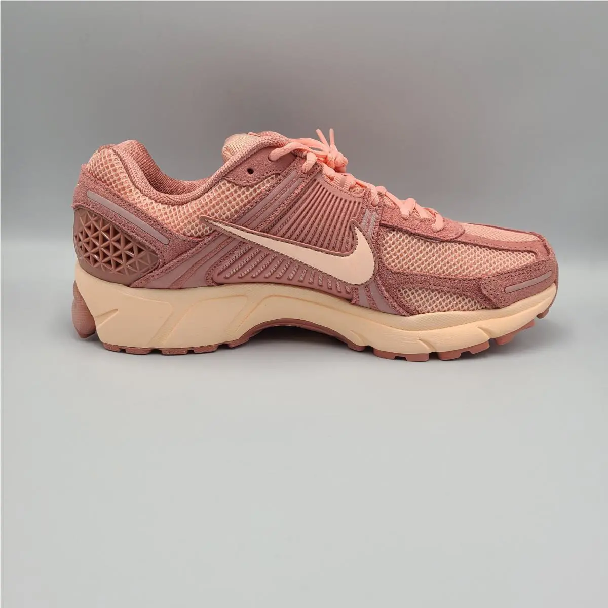 Nike shoes - Vomero 5 - Vomero - hf1553 600 - Pink (UPC: 197601538220) 0