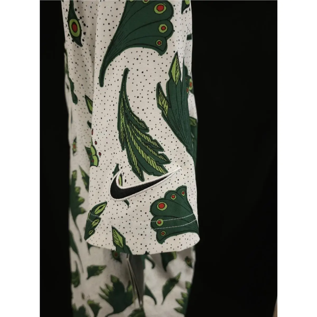 Nike clothing - White / Green / Black / Red 2