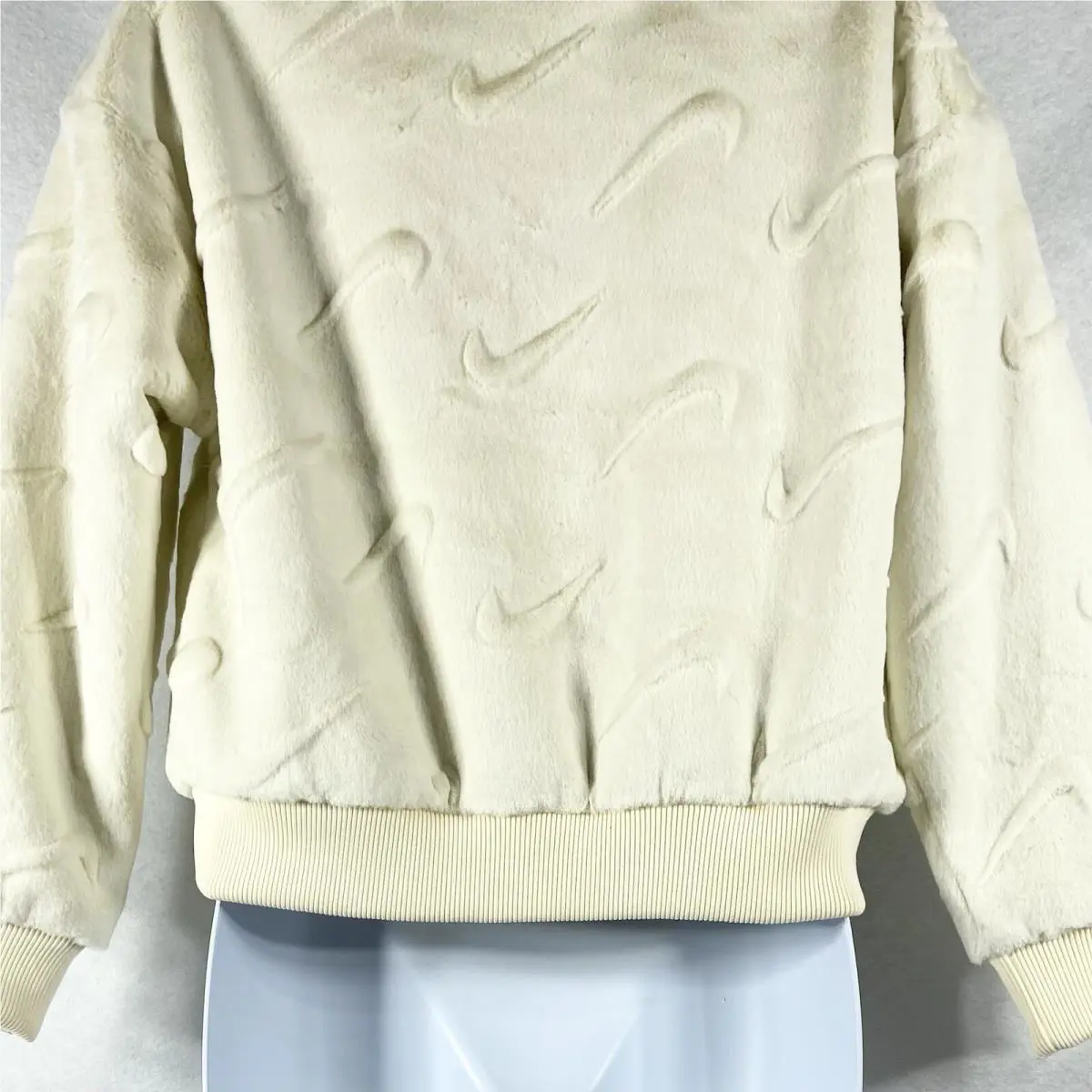 Nike clothing - Nike Kids Jacket Girls FJ6154-113 - Beige 4