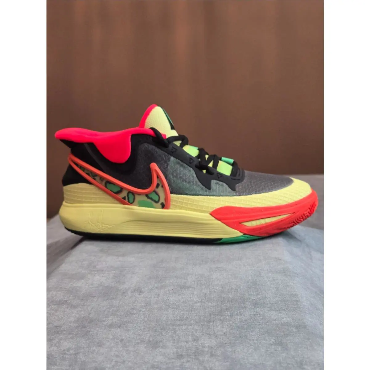 Nike Kyrie 8 Go Black Lemon Chiffon Sneakers Size 6.5Y / 8 Womens DQ8076-003