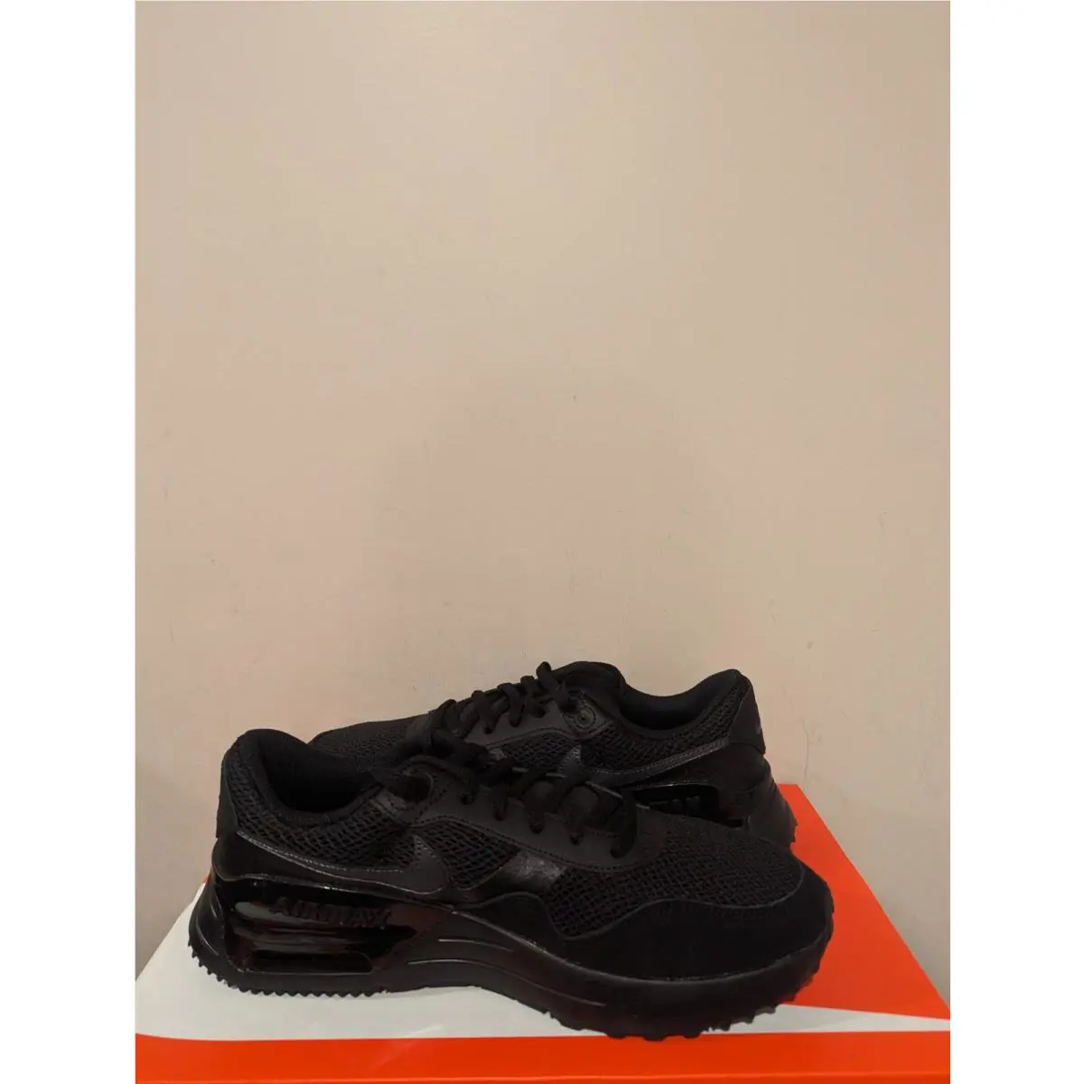 Nike shoes - Black (UPC: 091202750923) 0