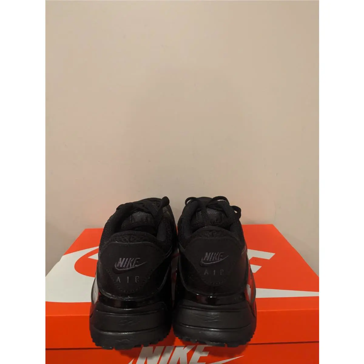 Nike shoes - Black (UPC: 091202750923) 2