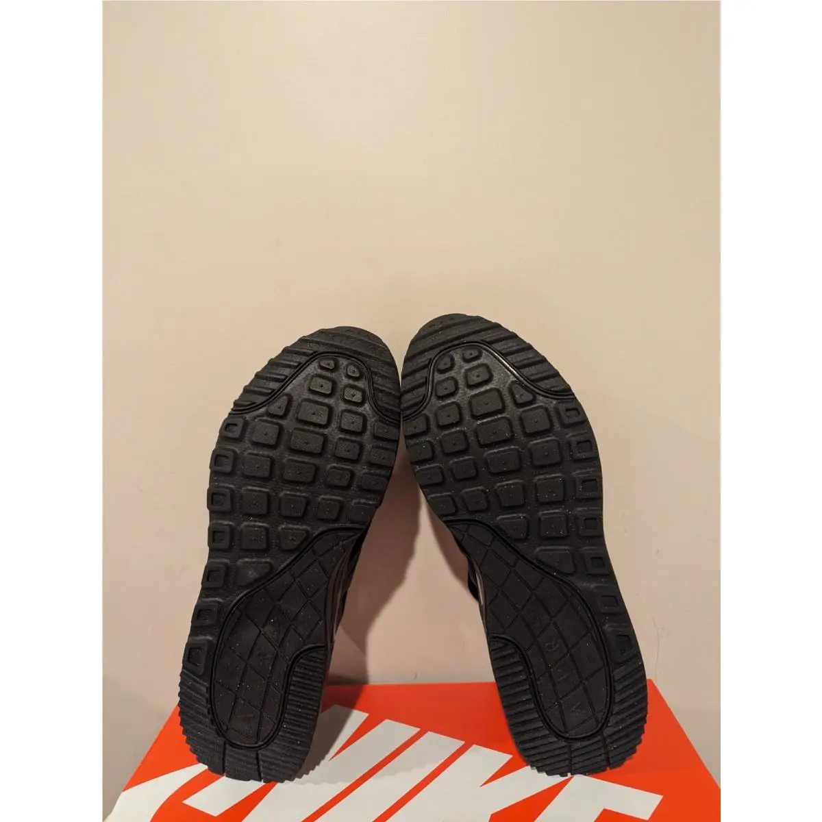 Nike shoes - Black (UPC: 091202750923) 3