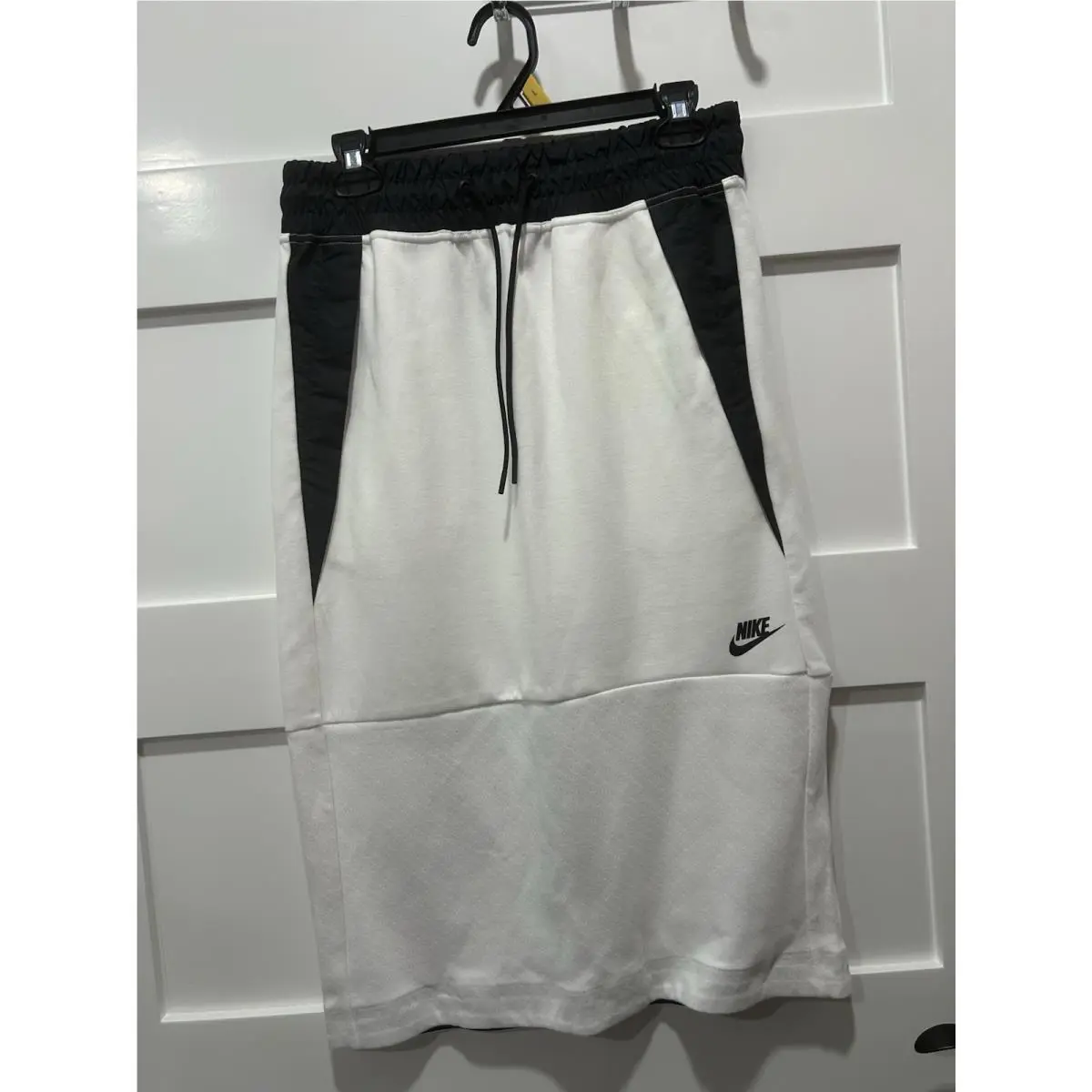 Nike Tech Fleece Women’s Skirt White Black 831719-100 Sz S