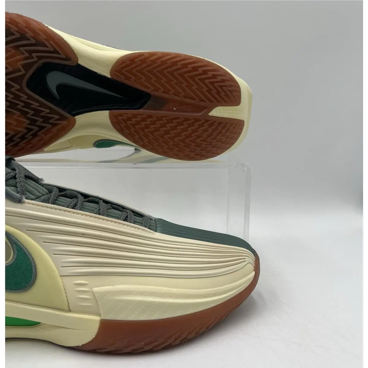 Nike shoes - Nike 3 - IH2371-700 - Green 1