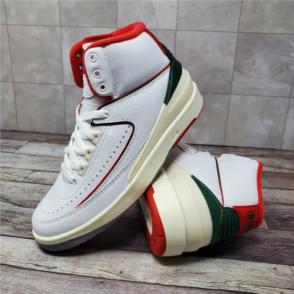 Nike Air Jordan 2 Retro GS Origins White Fire Red Green DQ8562-101 Size 5Y