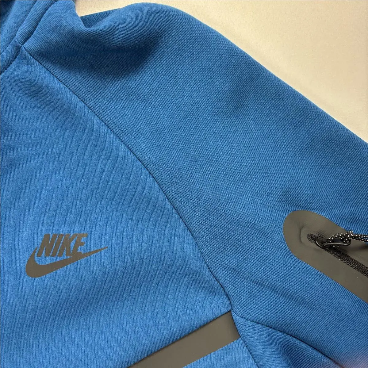 Nike clothing - Gray (UPC: 198488906065) 0