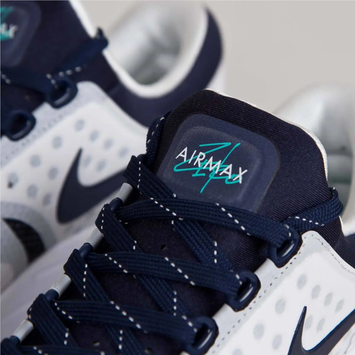 Nike shoes - White/Navy 3