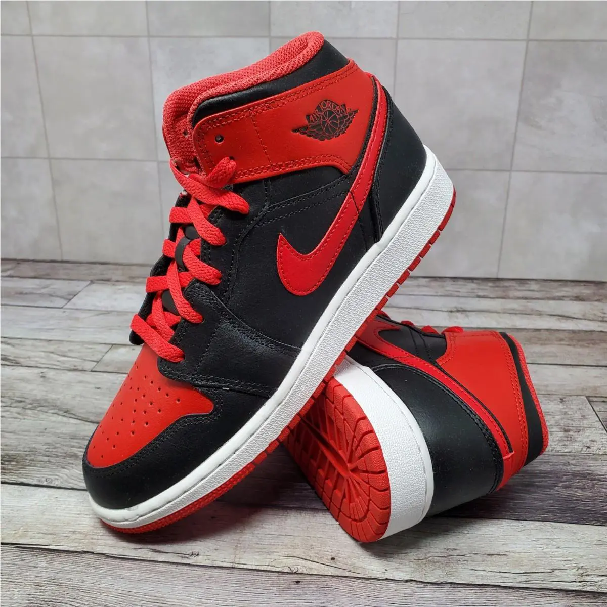 Air Jordan 1 Mid GS Alternate Bred Black Fire Red Size 6Y DQ8423-060 by Nike
