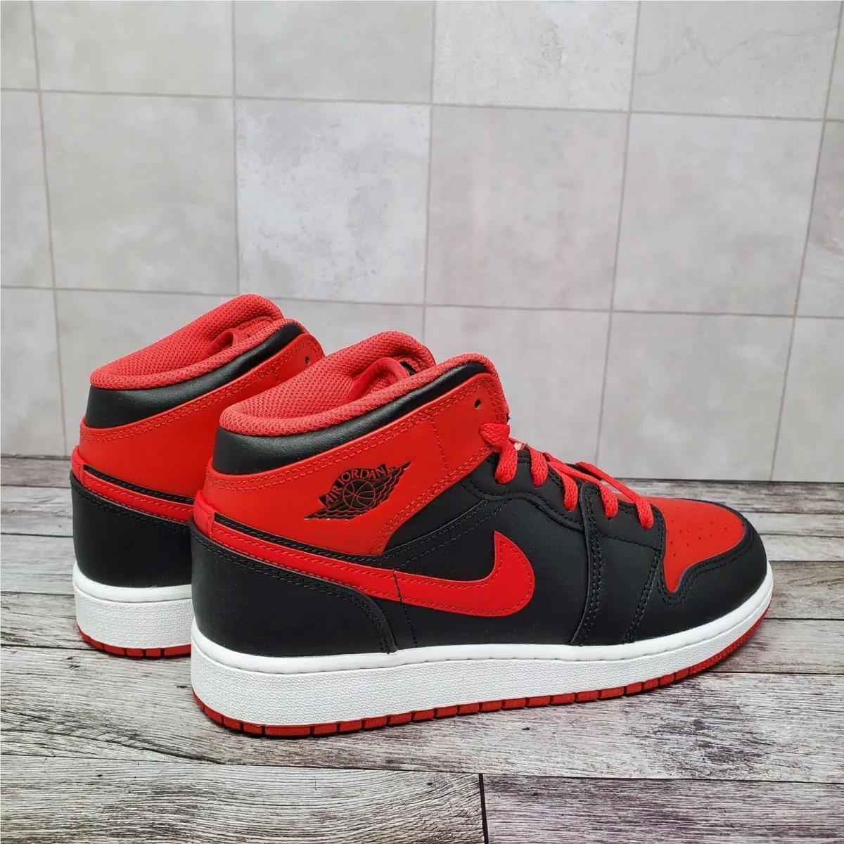 Nike shoes - Air Jordan 1 Mid GS - Red 5