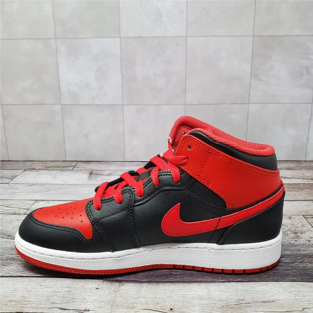 Nike shoes - Air Jordan 1 Mid GS - Red 7