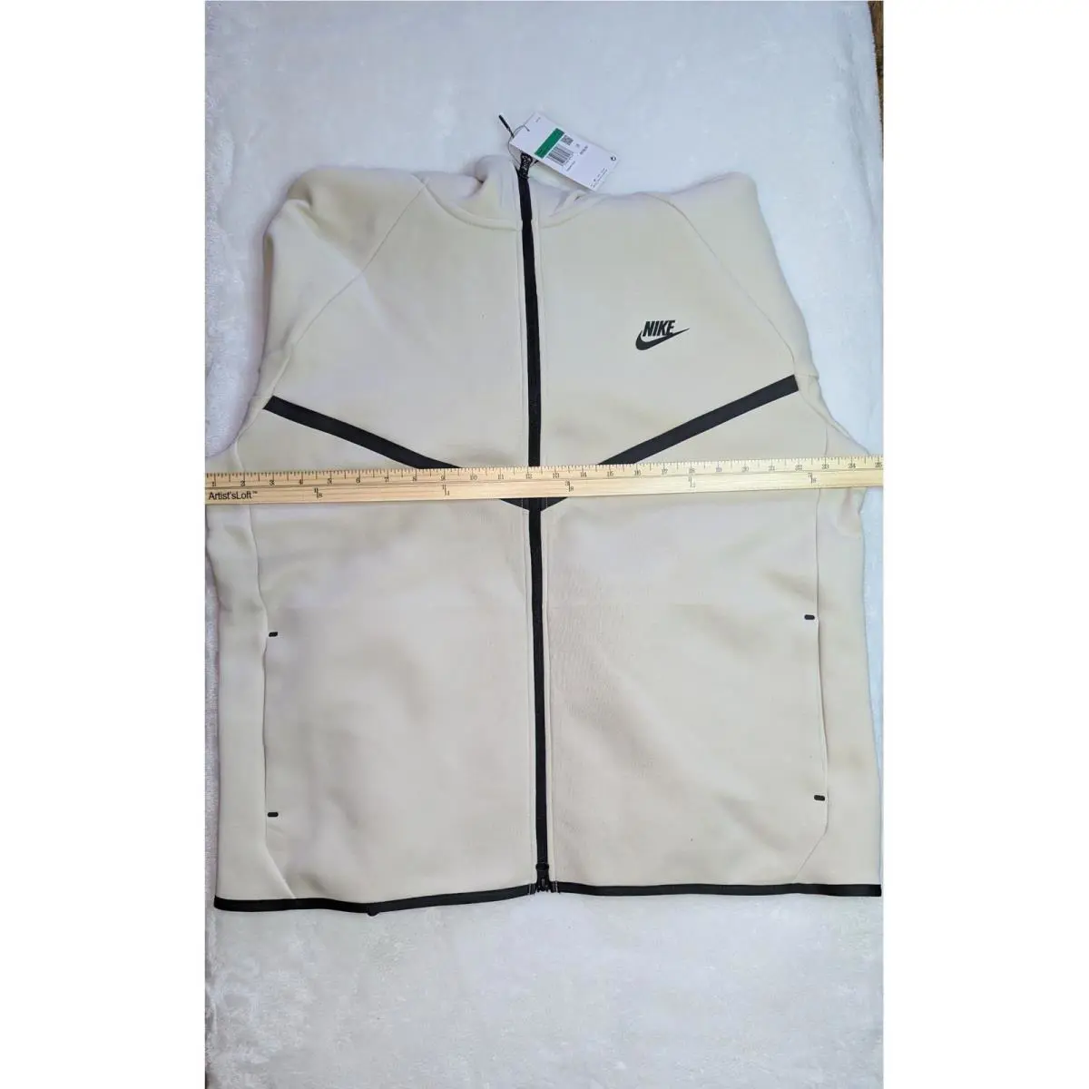 Nike clothing - Ivory (UPC: 197602891478) 9